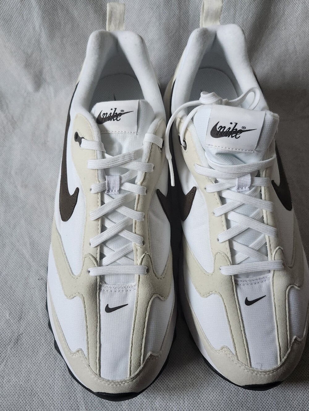 Nike Women's Air Max Dawn in the Phantom Baroque Brown Size 12 - Picture 3 of 8